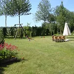 And Mobile With Spacious Garden Casa de Férias