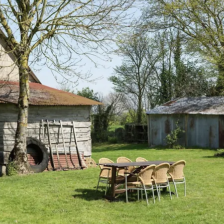 And Mobile With Spacious Garden 펜션 Gouvets